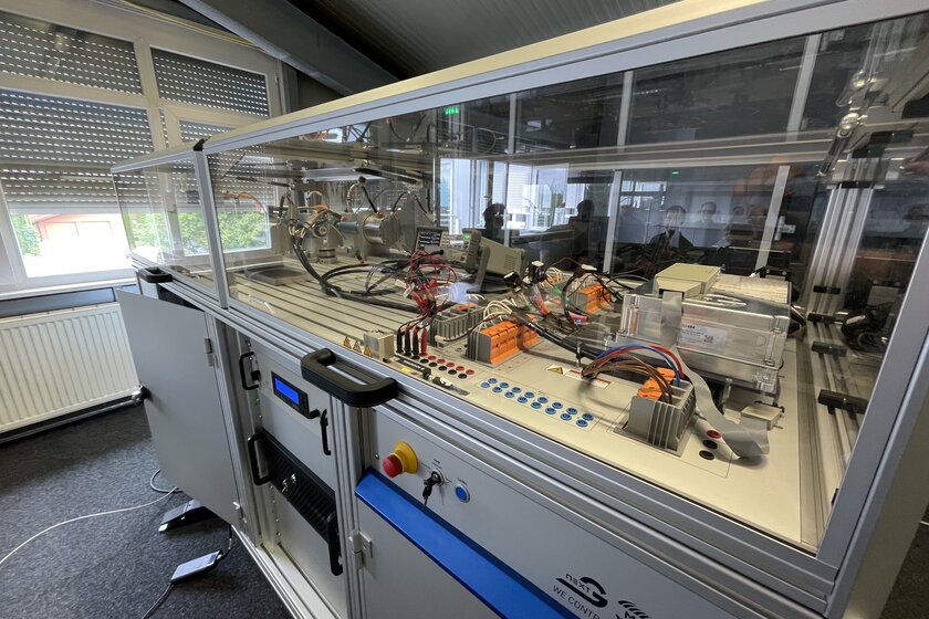 A test bench box is located in an office.