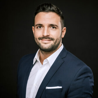 A friendly smiling man who is Stefan Weller and is your contact person.