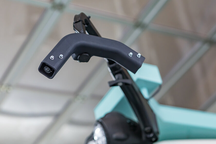 A frame with a camera at the front and rear.