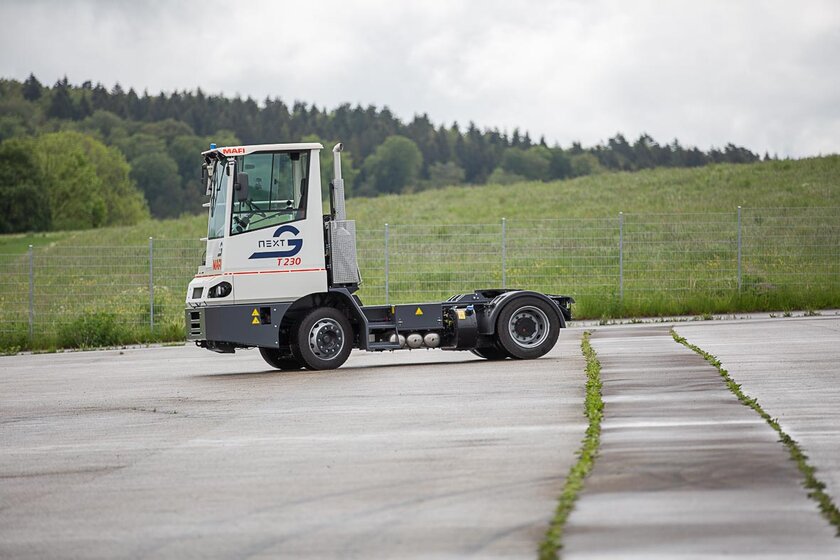 Logistics industry: An autonomously driving terminal tractor from MAFI, converted with NX NextMotion,  moves to the left, driverless over a training area.